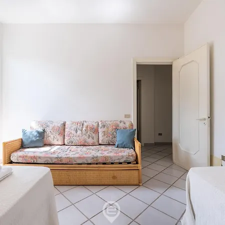 Estay - Chiara - Near The Villa *